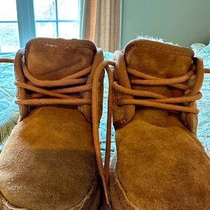 UGG kids unisex lace up, chukka boot